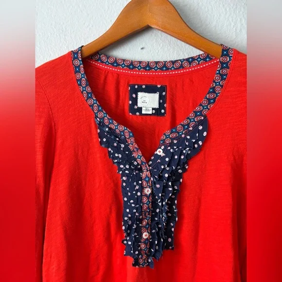 Anthropologie Postmark Ruffle Front Henley Top Red Orange Blue Women’s Medium - Picture 3 of 9